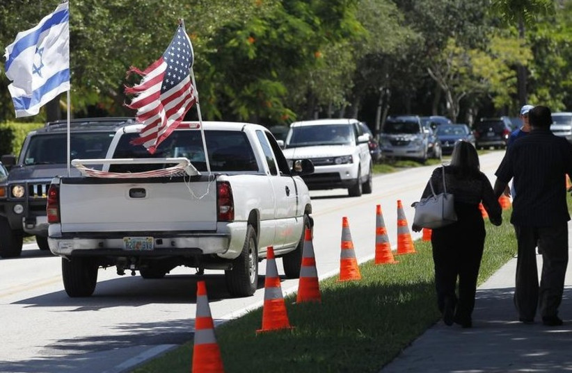 Memorial service for slain US journalist Steven Sotloff was heldoutside at Temple Beth Am, Florida (photo credit: REUTERS)