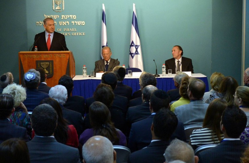 Netanyahu speaks alongside Israel Bonds leadership delegation‏ (photo credit: HAIM ZACH/GPO)