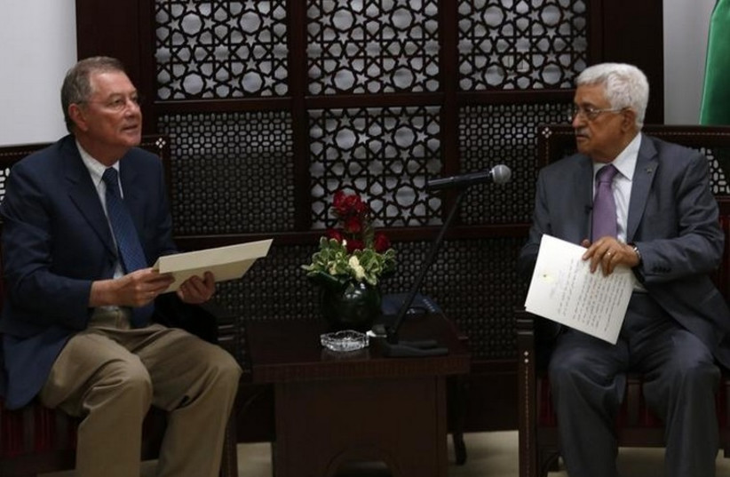   PA President Mahmoud Abbas (R) meets UN Middle East envoy Robert Serry in Ramallah July 6, 2014.  (photo credit: REUTERS)