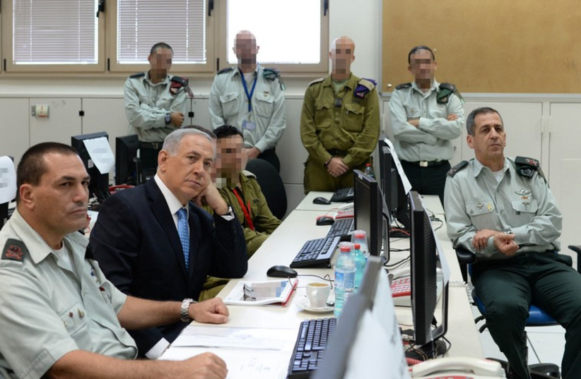 Netanyahu visits Military Intelligence base (photo credit: KOBI GIDEON/GPO)