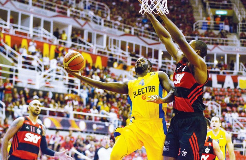 Maccabi Tel Aviv guard Jeremy Pargo scored 21 points in his team’s 69-66 victory over Flamengo in the first leg of the Intercontinental Cup in Rio de Janeiro (photo credit: FIBA AMERICAS)