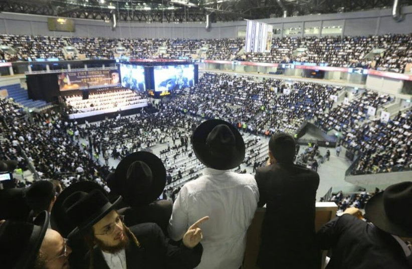 Thousands attend rally for Ovadia Yosef on September 28, 2014. (photo credit: MARC ISRAEL SELLEM)