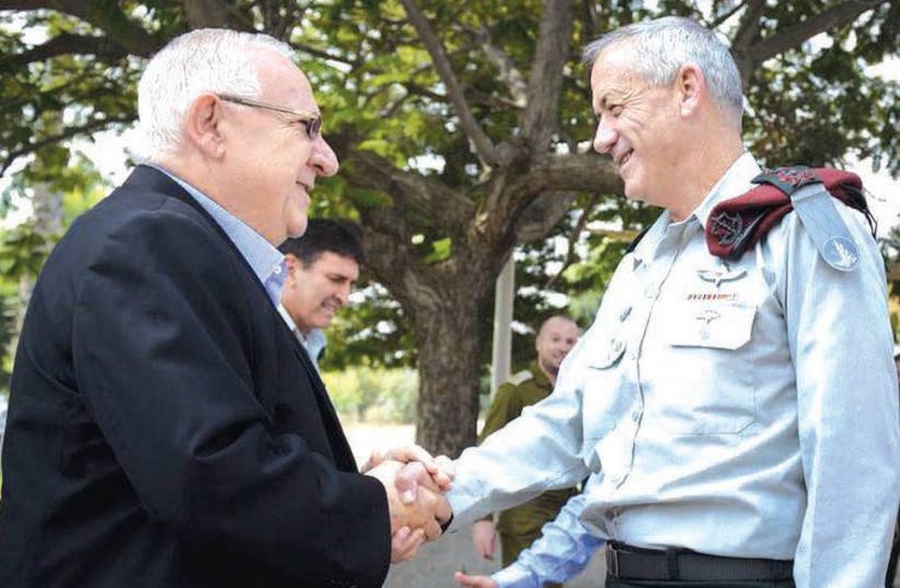 President Reuven Rivlin (L) and IDF chief of staff Benny Gantz (photo credit: Mark Neiman/GPO)
