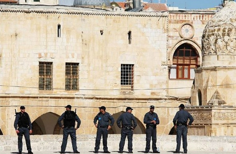 Police officers stand guard at the Old City ahead of massive holiday prayers, October 12 (photo credit: POLICE SPOKESPERSON'S UNIT)