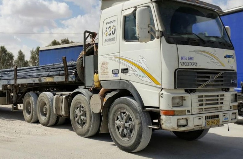 Shiment of building supplies to Gaza, October 14, 2014. (photo credit: COORDINATION OF GOVERNMENT ACTIVITIES IN THE TERRITORIES)