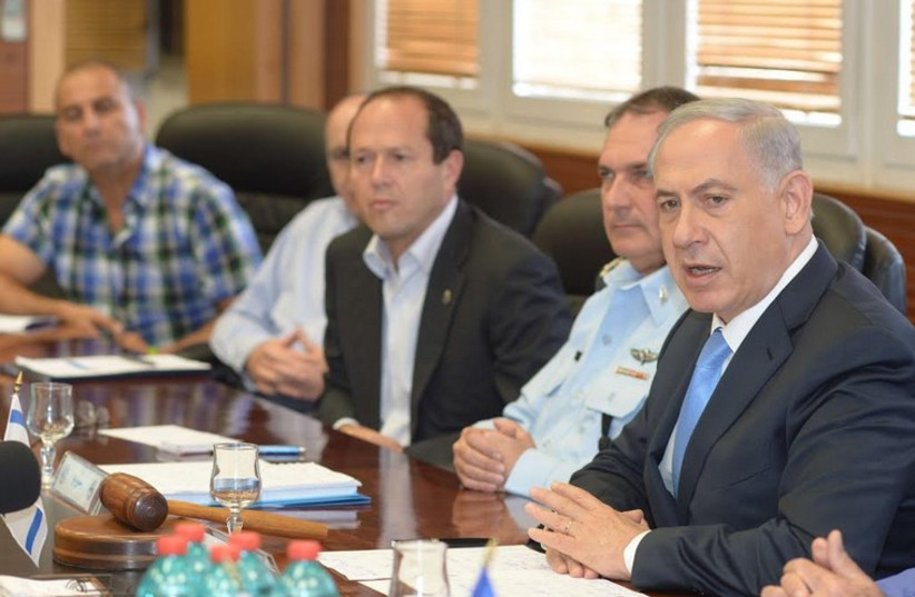 Prime Minister Benjamin Netanyahu at a consultation with police in Jerusalem, October 23, 2014. (photo credit: AMOS BEN-GERSHOM/GPO)