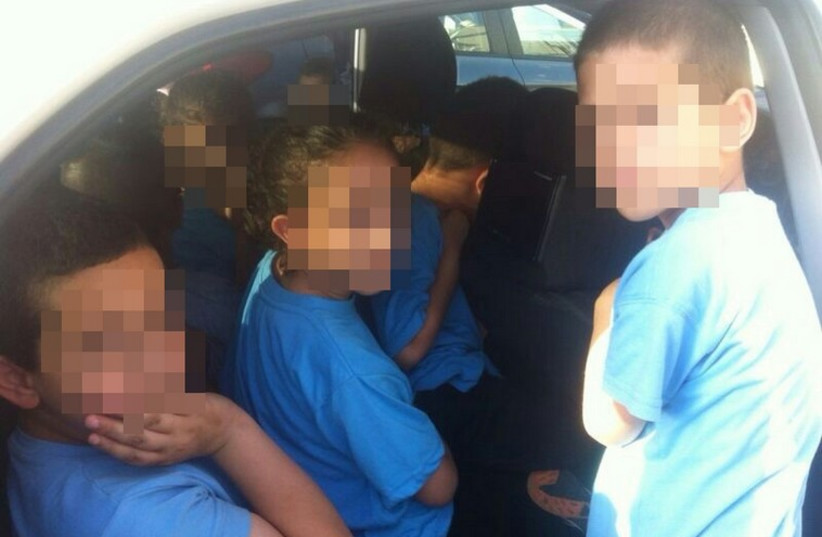 Car near lod crammed with 16 kids was stopped over by Police, October 27 (photo credit: POLICE SPOKESPERSON'S UNIT)