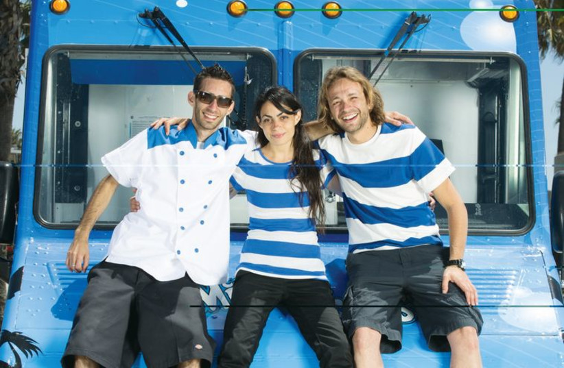 (left to right) Tommy Marudi, Hila Marudi and Arkadi Kluger on the blue-and-white food truck, Middle Feast. (photo credit: COURTESY FOOD NETWORK)