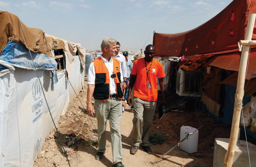 Secretary General of the Norwegian Refugee Council (NRC), Jan Egeland visits Domiz camp in the northern Iraqi province of Dohuk (photo credit: REUTERS)