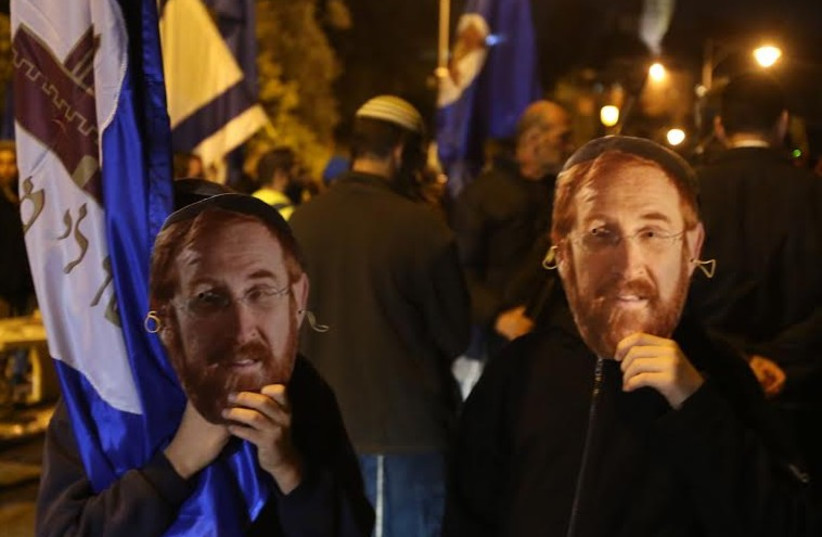 Right-wing protesters supporting Yehuda Glick (photo credit: MARC ISRAEL SELLEM)