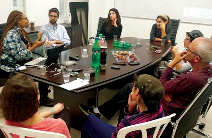 New-York native and stuttering activist Jacquelyn Revere speaks with members of the Israel Stuttering Association while visiting Jerusalem. (photo credit: COURTESY JACQUELYN REVERE)