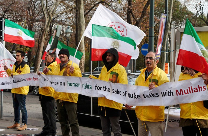 Demonstrators protest against Iran's regime opposite Coburg Palace, the venue of talks on Iran's disputed nuclear programm in Vienna November 19, 2014. (photo credit: REUTERS)