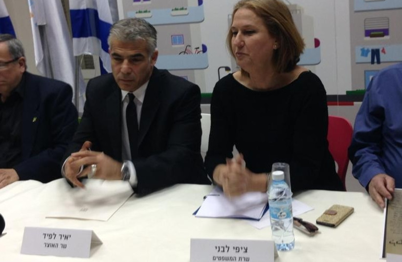 Livni and Lapid at press conference. (photo credit: NIV ELIS)