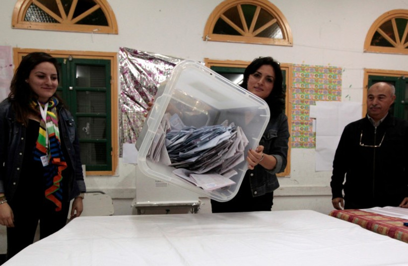 Election workers count ballots for Tunisia's presidential election (photo credit: REUTERS)