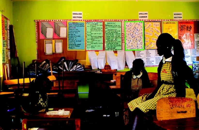 Des étudiants sud-soudanais du Trinity College à Kampala (photo credit: MICKEY NOAM-ALON)