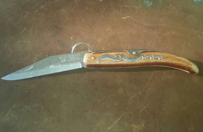 Knife of Palestinian teen in Hebron (photo credit: POLICE SPOKESPERSON'S UNIT)