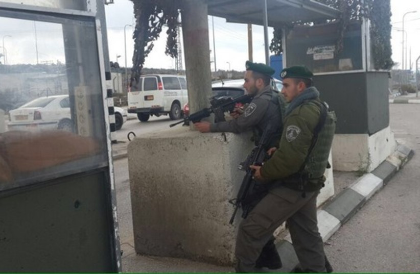 Les agents de la police des frontières à la jonction de Tapuah. (crédit photo: POLICE ISRAEL)
