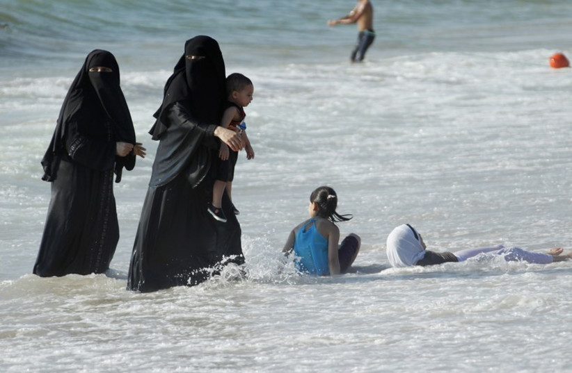 Women wearing full-face veils at a beach (illustrative) (photo credit: REUTERS)