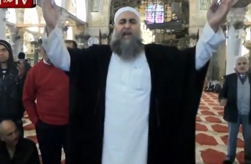 Preacher at Al-Aqsa Mosque to the Jews: "We Shall Slaughter You Without Mercy" (photo credit: screenshot)