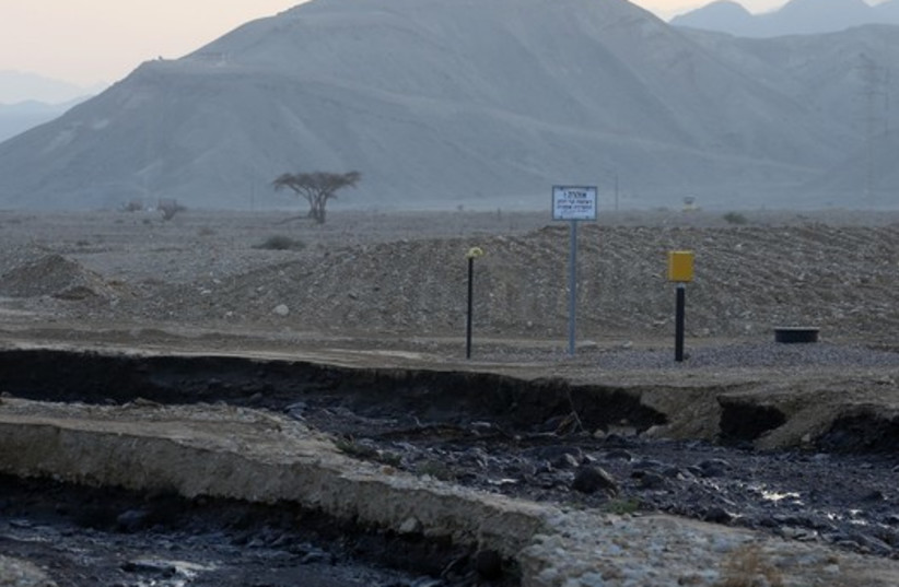 Site of the oil spill in Arava (photo credit: MARC ISRAEL SELLEM)