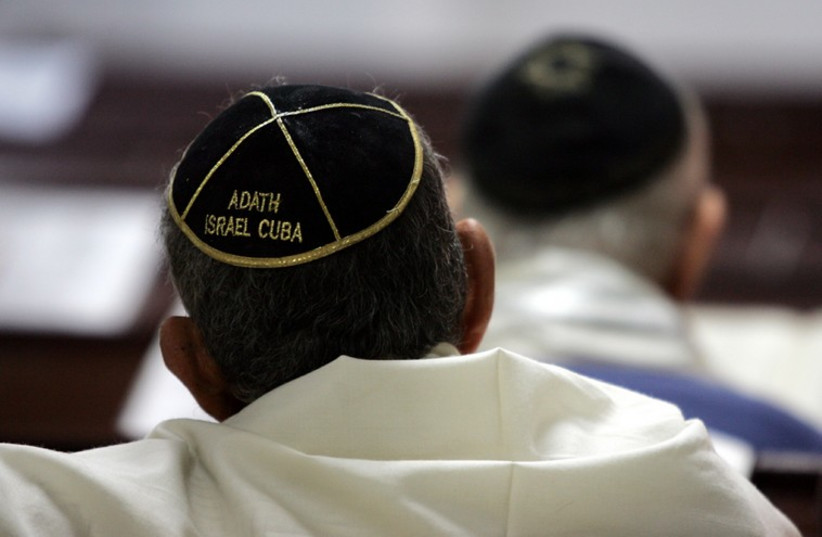 A Cuban Jew at a synagogue in Havana (photo credit: REUTERS)
