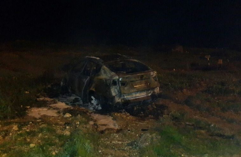 Burnt car in which two bodies were discovered near Ramle (photo credit: ISRAEL POLICE)