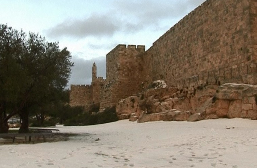 Jerusalem wakes up to thin blanket of snow (photo credit: REUTERS)
