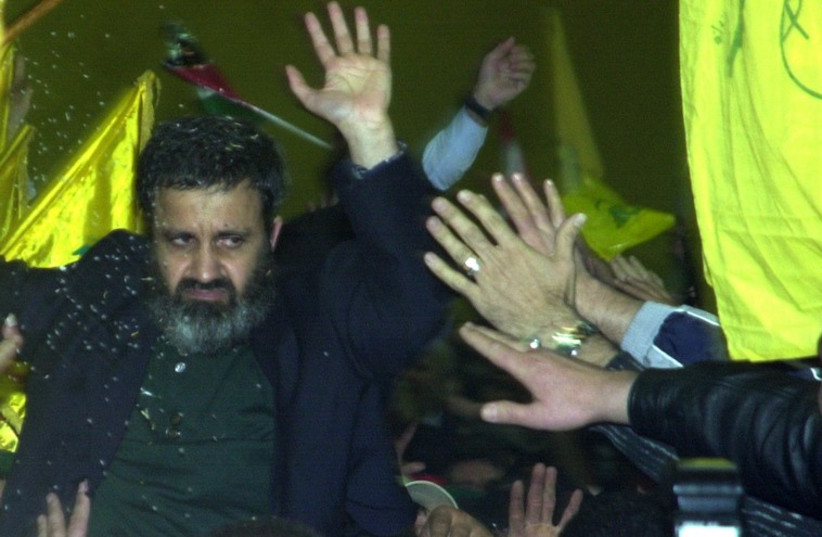 Lebanese freed prisoner Mustafa Dirani is greeted by Hizbollah supporters during a celebrate held in Beirut's suburbs January 29, 2004. (photo credit: REUTERS)