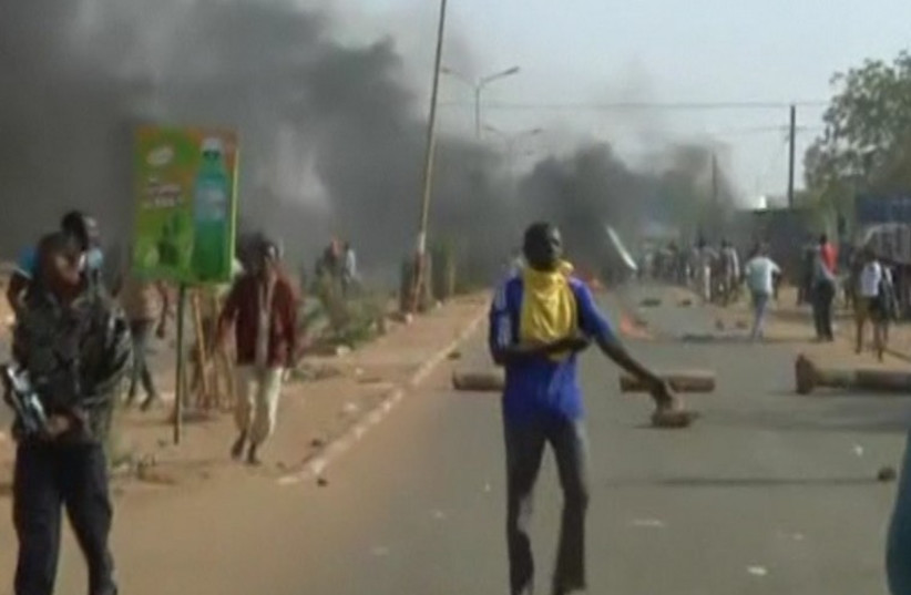 Riots in Niamey, Niger, January 17, 2015 (photo credit: screenshot)