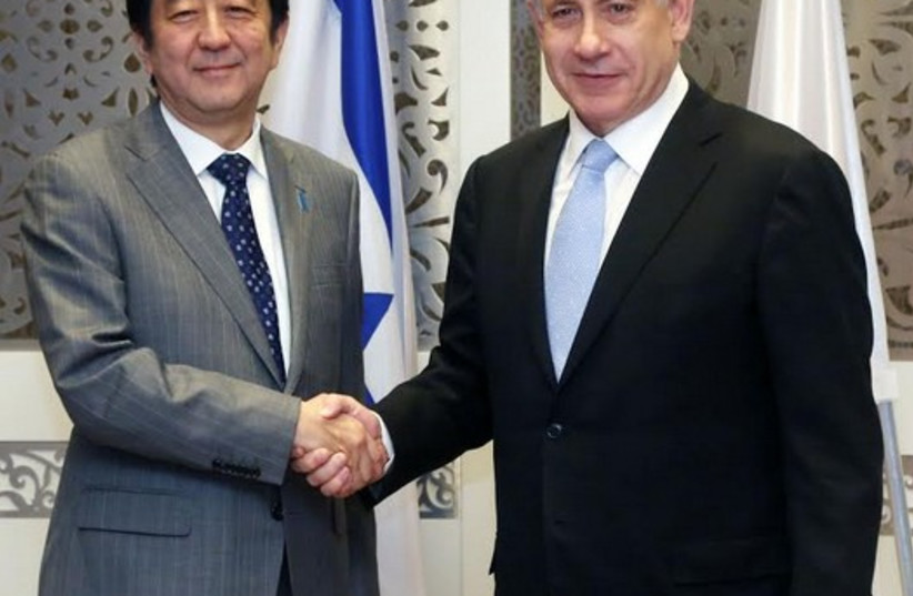 Visitn Japanese Prime Minister Shinzo Abe and Prime Minister Benjamin Netanyahu, January 18, 2015 (photo credit: MARC ISRAEL SELLEM/THE JERUSALEM POST)