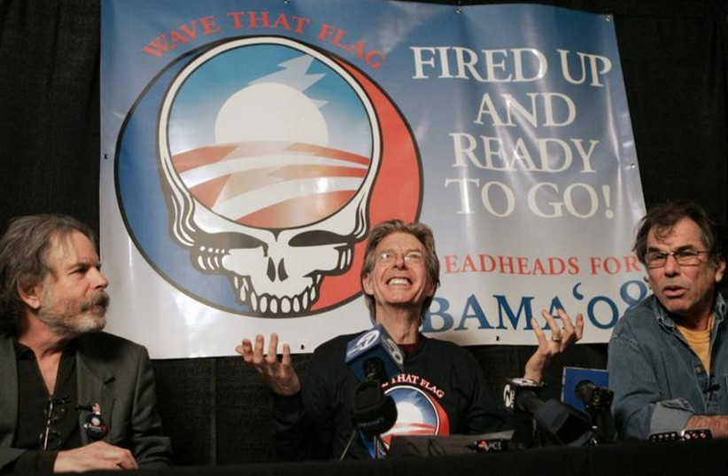 Guitarists Bob Weir (L), Phil Lesh (C) and percussionist Mickey Hart announce a benefit concert for then-US Democratic presidential candidate Barack Obama in 2008 (photo credit: REUTERS)