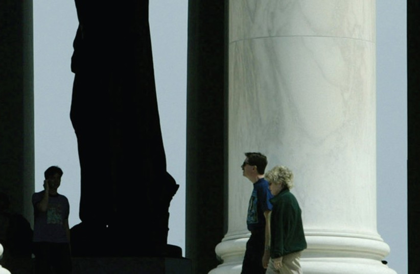 Patung Thomas Jefferson akan dipindahkan dari Balai Kota New York