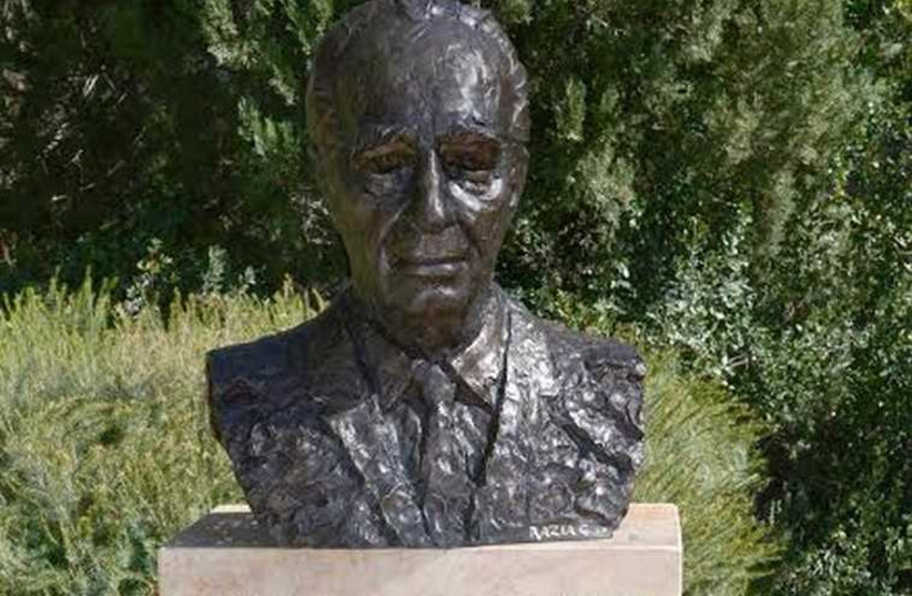 The presidential bust of Shimon Peres, sculpted by Razia Gershon (photo credit: Mark Neiman/GPO)