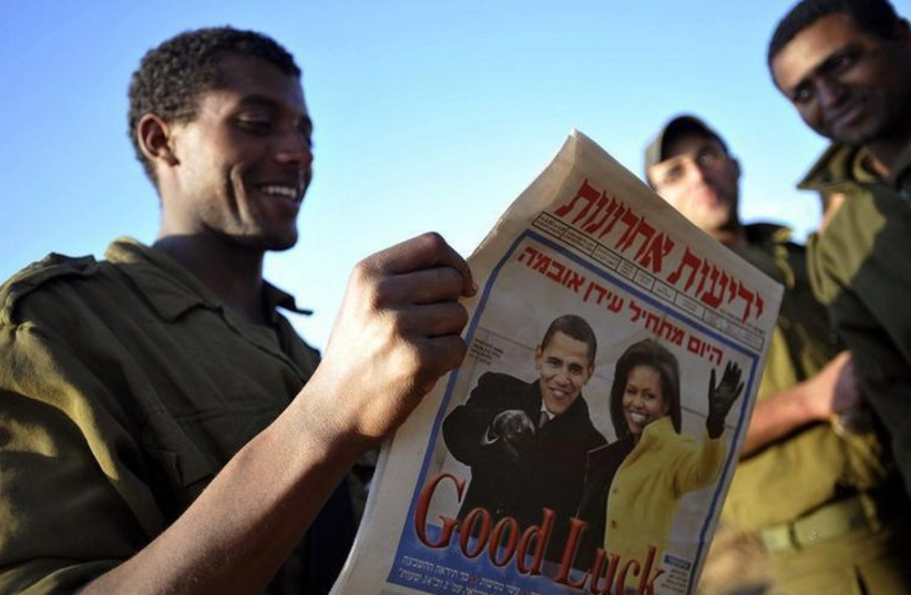 An Israeli soldier reads Yediot Aharonot (photo credit: REUTERS)