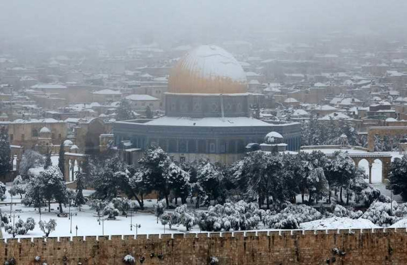 Snow in Jerusalem, February 20, 2015 (photo credit: MARC ISRAEL SELLEM)