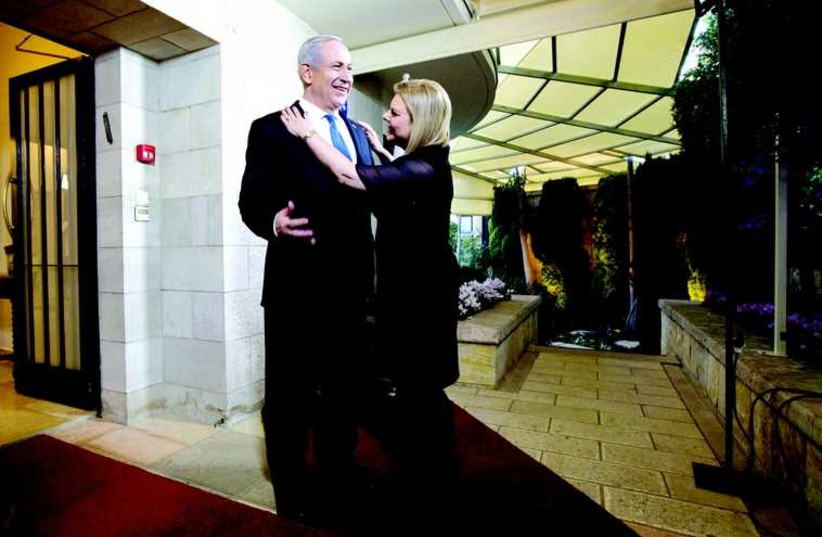 Mobilier de jardin, vêtements, maquillage et frais de bouche. Le couple Netanyahou n'a pas lésiné sur les dépenses. Aujourd'hui, le Premier ministre risque bien de payer la note. (photo credit: REUTERS)
