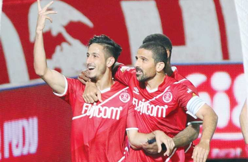 Hapoel Tel Aviv striker Sagiv Yehezkel (left) celebrates with Moshe Ohayon. (photo credit: ADI AVISHAI)