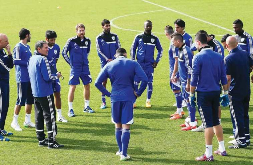 Israeli national soccer team meets during practice (photo credit: ADI AVISHAI)