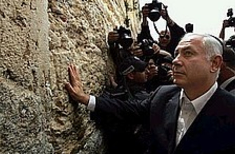 Netanyahu kotel 224 88 (photo credit: AP [file])