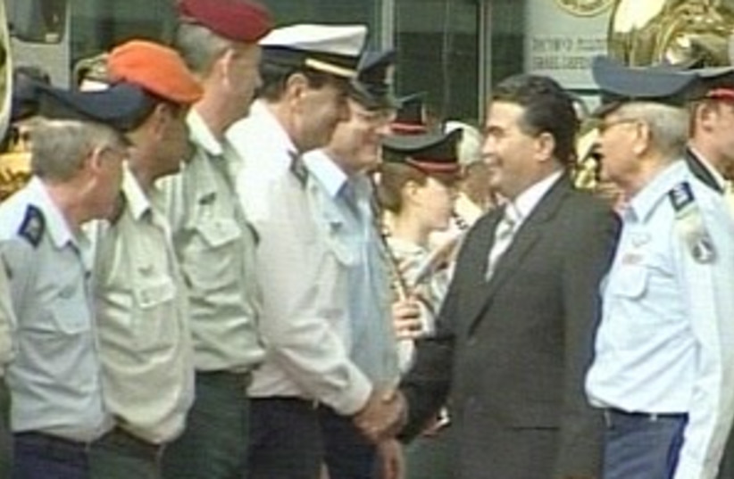 peretz shakes hands with (photo credit: Channel 10 [file])