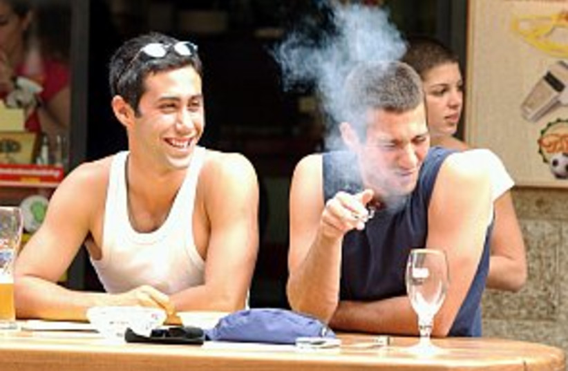 smokers 2 (photo credit: Ariel Jerozolimski)