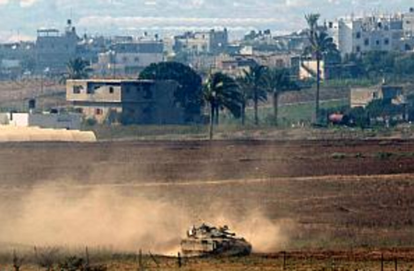 idf tank in beit hanoun, (photo credit: Ariel Jerozolimski)