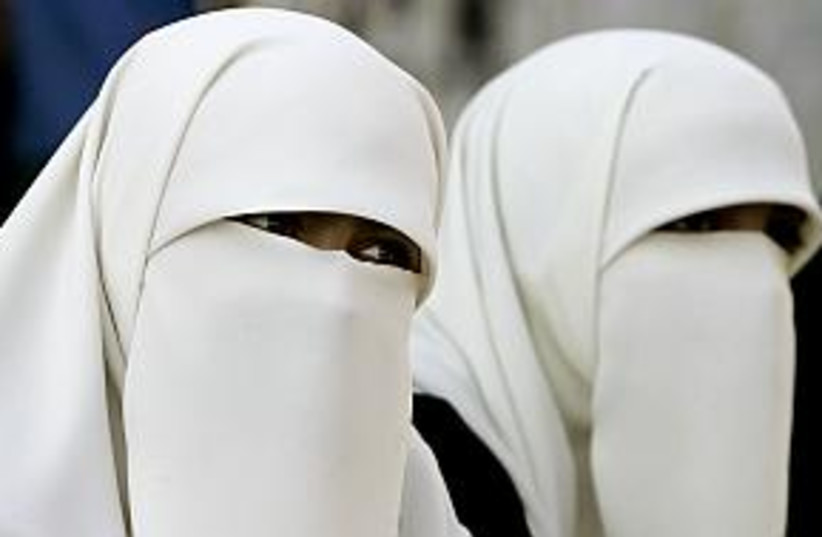 muslim women 298 88 (photo credit: AP [file])