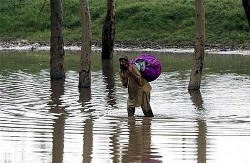 Pakistan Flood 3A (credit: Associated Press)