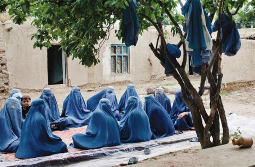 Afghan women_521 (credit: Lorenzo Tugnoli)