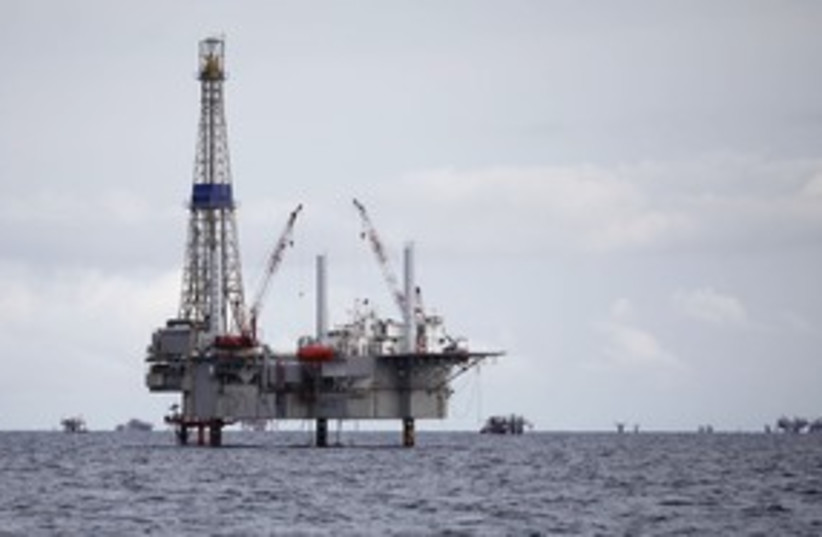 An oil drilling rig 311 (credit: Andrea De Silva / Reuters)