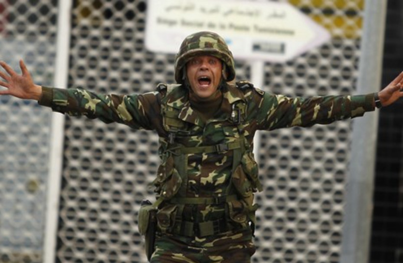 Tunisian soldier yells 465 R
