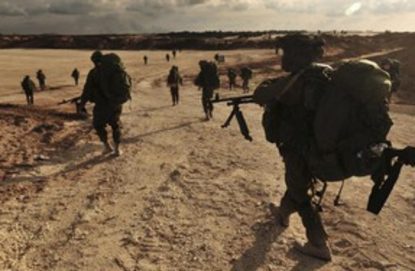 IDF soldiers walking to Gaza during Operation Cast Lead 311R (credit: Ho New / Reuters)