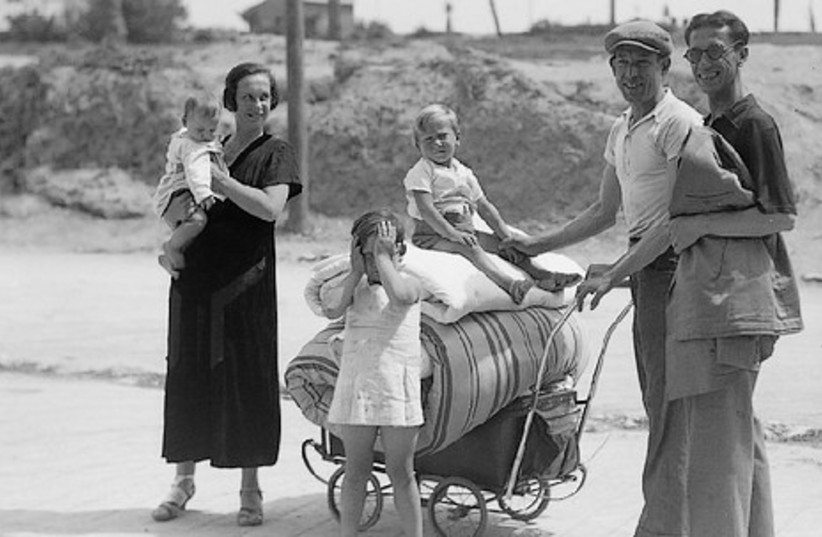 Jews evacuating Jaffa, 1936