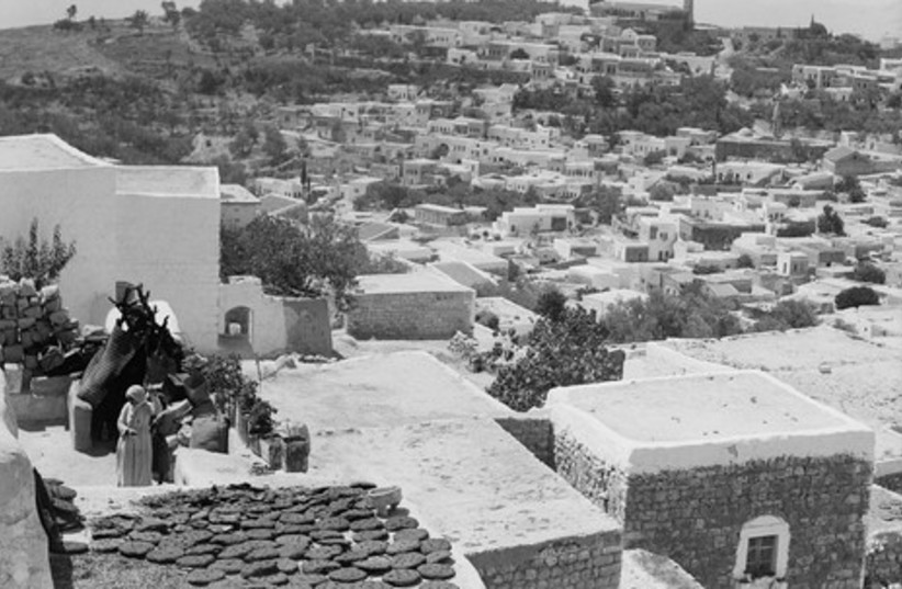 Safed's flat roofs are covered with drying wheat (1920).